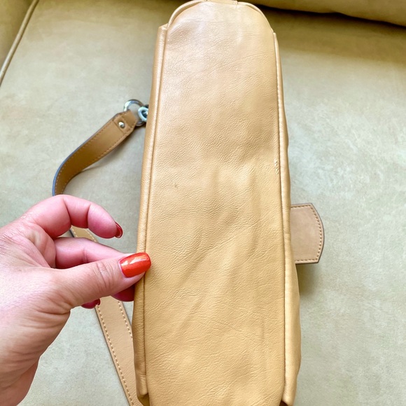 Liz Claiborne Parisian Flap Camel purse NWT - Picture 5 of 5